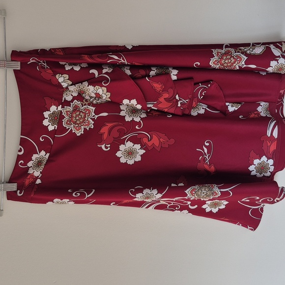 Red floral skirt - Picture 3 of 9